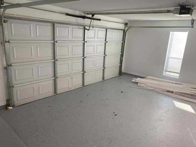 Building Photo - 5519 Briargrove Dr