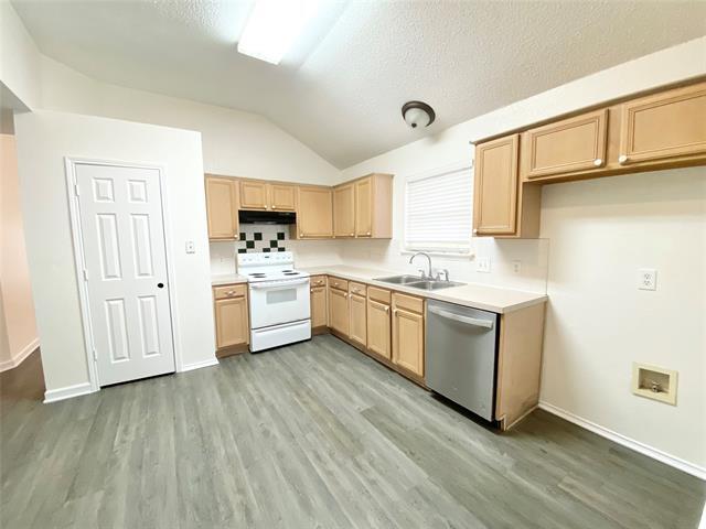 Building Photo - 6008 Castanada Dr