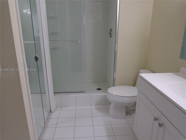 Building Photo - 305 Lakeview Dr