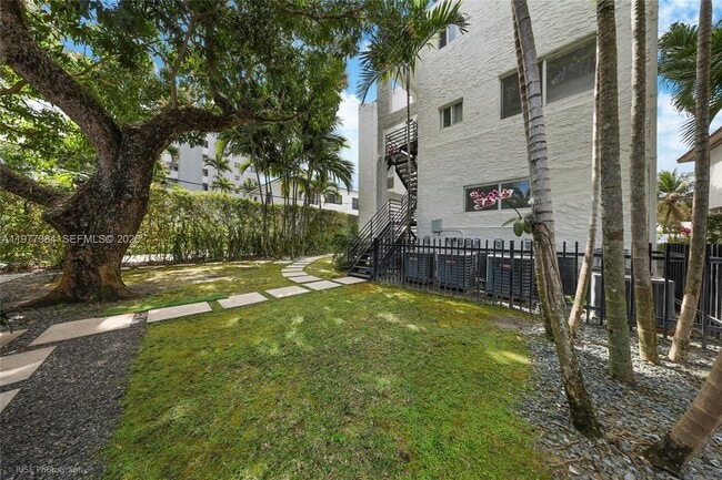 Building Photo - 333 SW 30th Rd