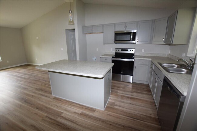 Building Photo - 21 Olive Cir