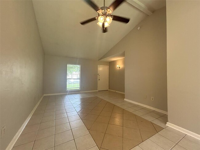 Building Photo - 711 Stonewall Dr