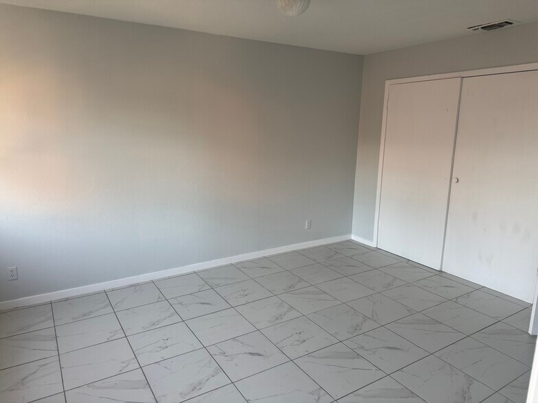 Building Photo - 524 Galveston Rd