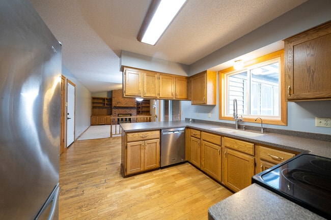 Building Photo - 13916 Copper Ct