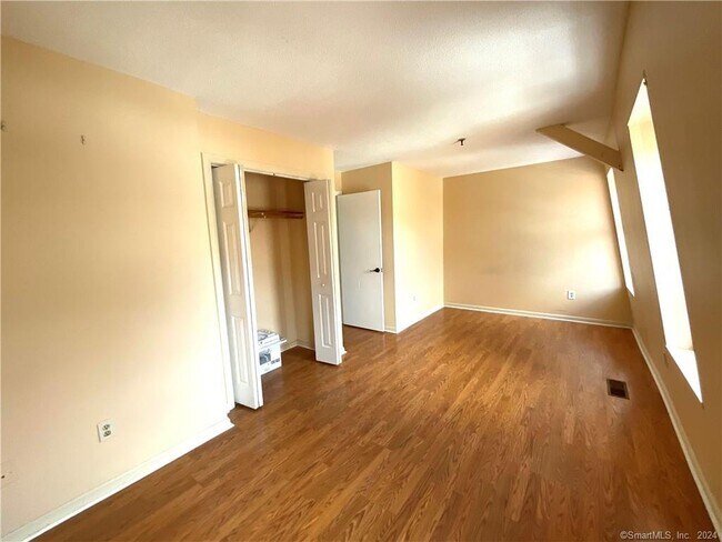 Building Photo - 1 Russell St