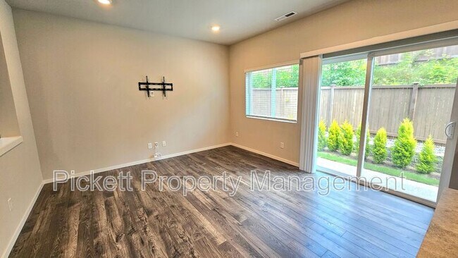Building Photo - 6524 Yorktown Pl NE