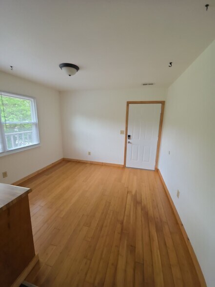 Building Photo - 1800 Gainesboro Grade