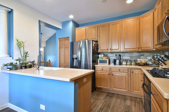 Building Photo - 5600 Cloverdale Rd