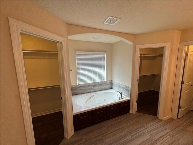 Building Photo - 4849 W Oldham Dr
