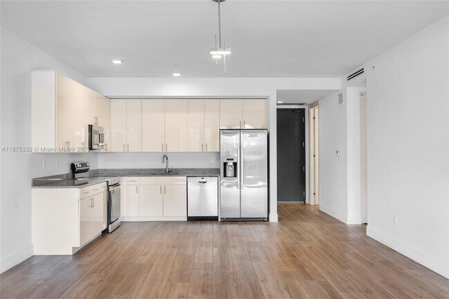 Building Photo - 3265 Bird Ave