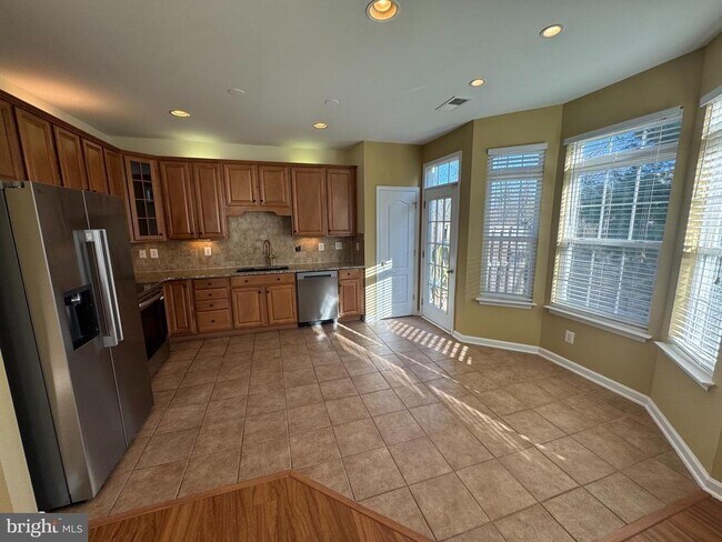 Building Photo - 400 Kintyre Ln