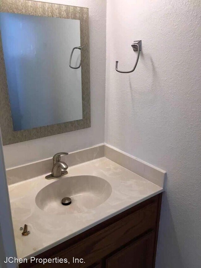 Building Photo - 4 br, 2.5 bath House - 951 Pullman Ct.
