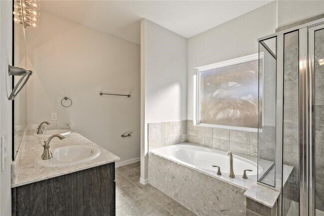 Building Photo - 8430 Sunset Isles Dr