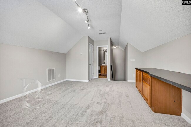 Building Photo - 520 Menauhant Ct