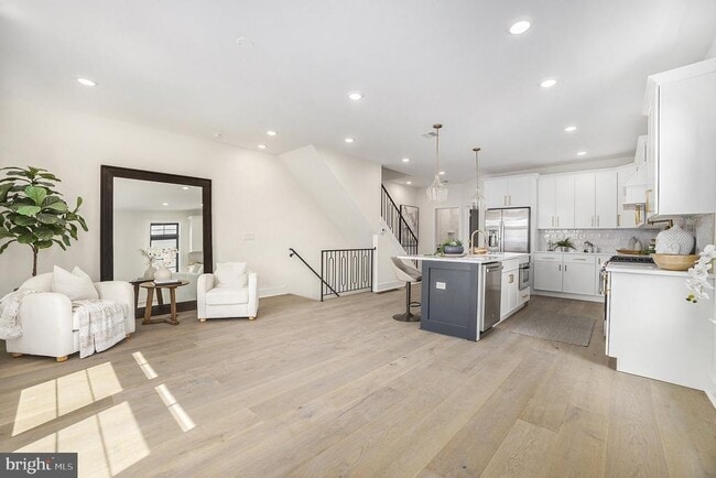 Building Photo - 7519R Ridge Ave