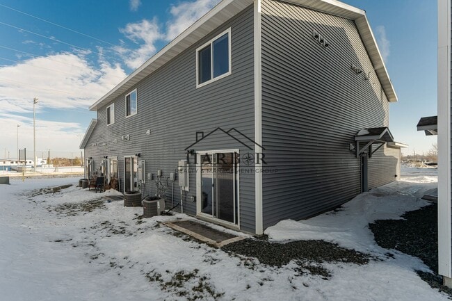 Building Photo - Contemporary 2 Bedroom Townhome - Kasson MN