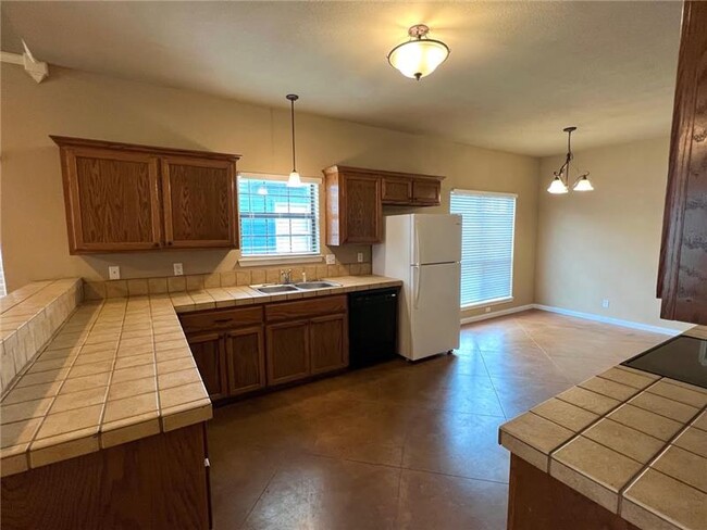 Building Photo - 208 Garden Dr