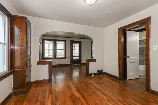 Building Photo - 2 Bedroom 1 bath Single Family Home