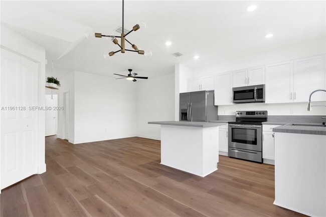 Building Photo - 859 NE 211th St