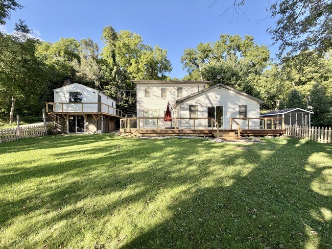 Building Photo - 4775 N River Rd