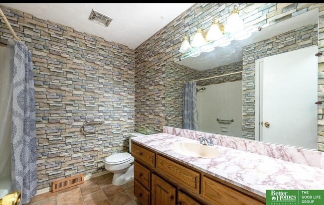 Building Photo - 10329 V St