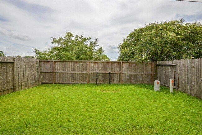 Building Photo - 8755 Thistlemoor Ln