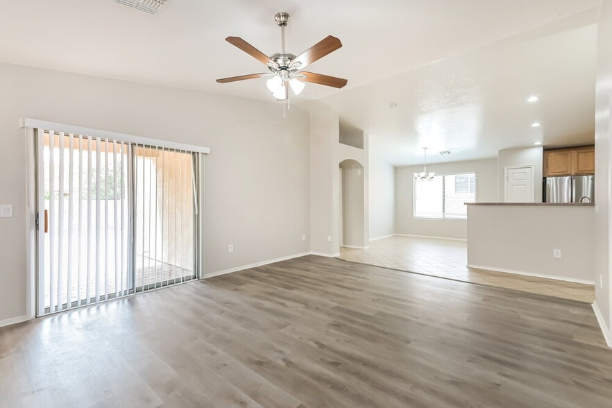 Building Photo - 581 W Calle Cajeta