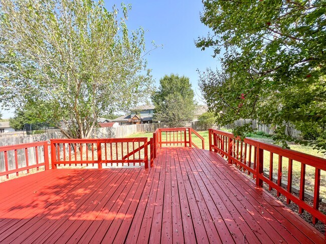 Building Photo - 1632 Sunnycrest Cir