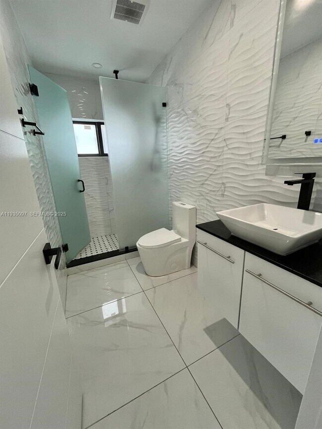 Building Photo - 575 NE 179th Dr