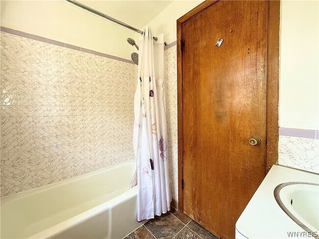 Building Photo - 90 E Summerset Ln