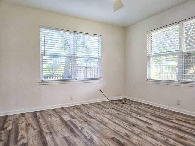 Building Photo - Beautiful 4/2 in Gainesville's Beldevere Area