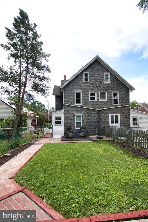 Building Photo - 143 Green St