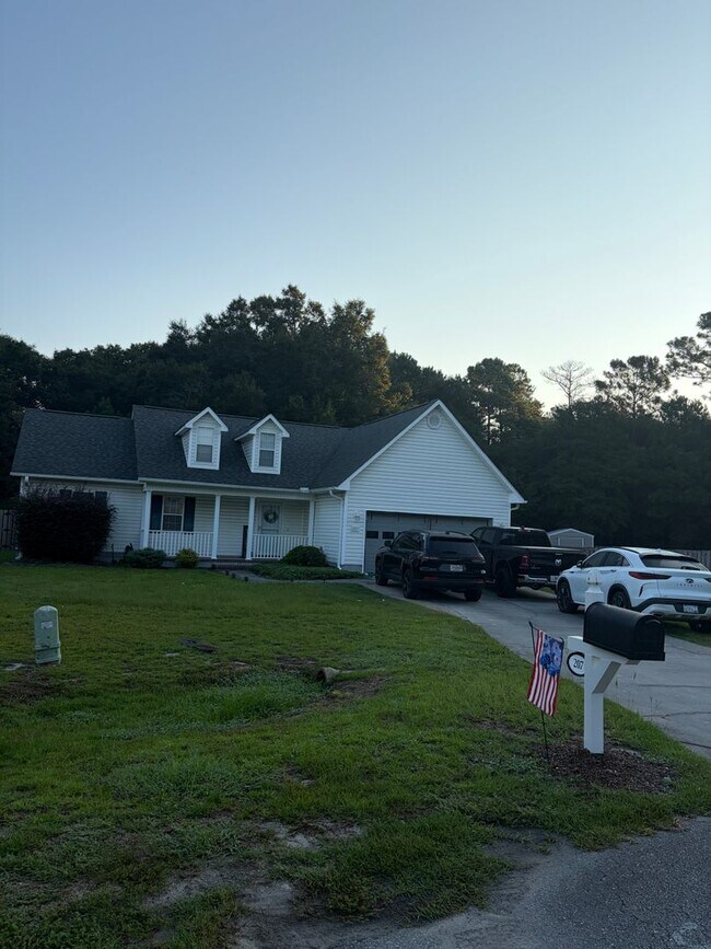 Building Photo - 207 Bluebird Ct