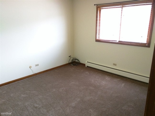 Building Photo - 2171 Vernon Dr