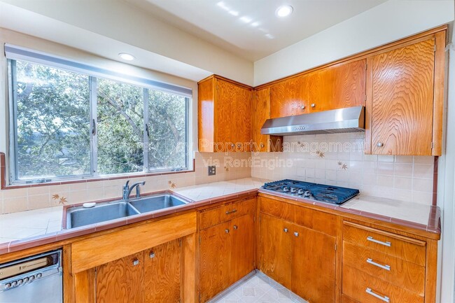 Building Photo - 1 El Caminito