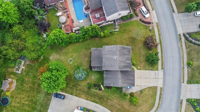 Building Photo - 602 Cassandra Dr