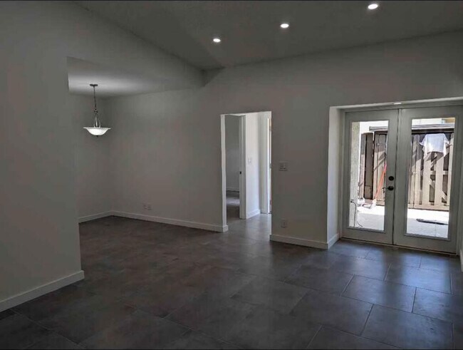 Building Photo - 1504 Waterview Cir