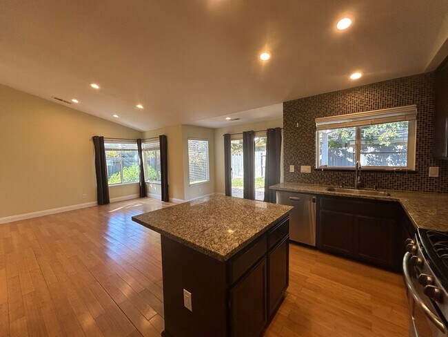 Building Photo - Nice home in Turlock