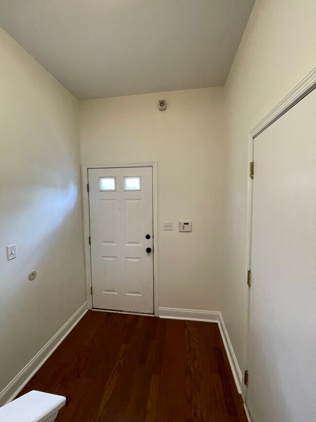 Building Photo - 406 Leverington Ave