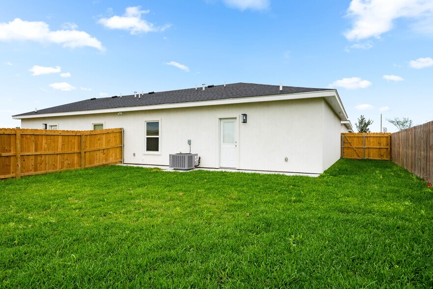 Building Photo - 3211 S Chloe Ave
