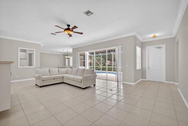 Building Photo - 121 Savona Dr