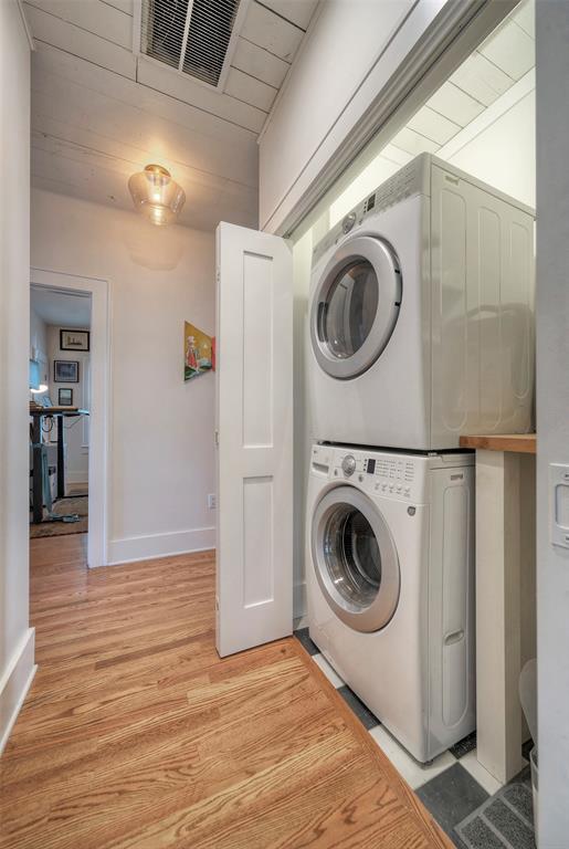 Building Photo - 1704 Alameda Dr