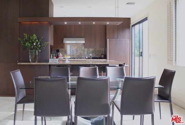 Building Photo - 10400 La Grange Ave