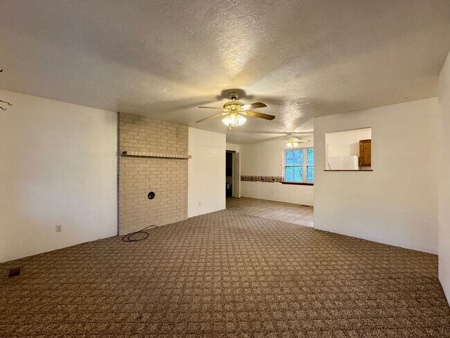 Building Photo - 3 Bedroom 1 Bath Home in Meadow Heights