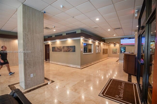 Building Photo - 400 Kings Point Dr