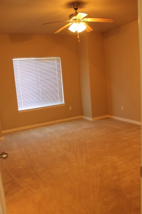 Building Photo - $1742 | 2BR/2BA | Lovely Townhome with a P...