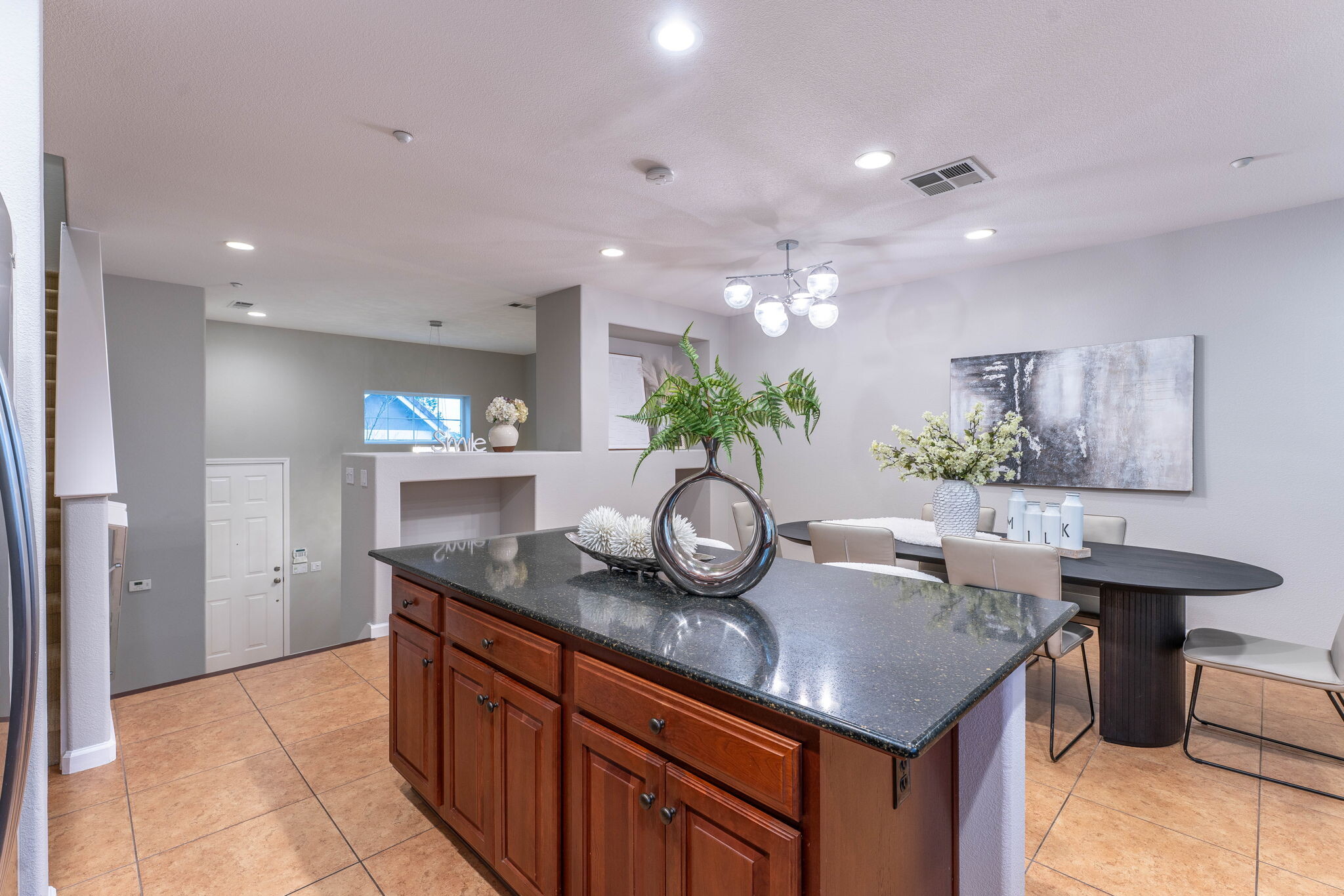 Building Photo - 1070 Tourmaline Ter