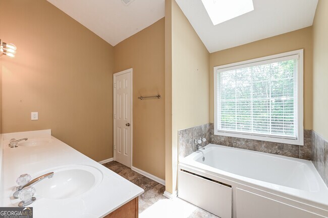 Building Photo - 1684 Summit Pl Way