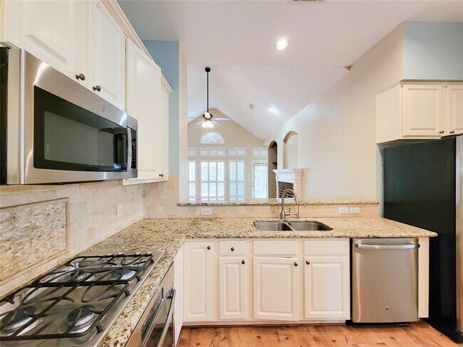 Building Photo - 3218 Vanity Dr