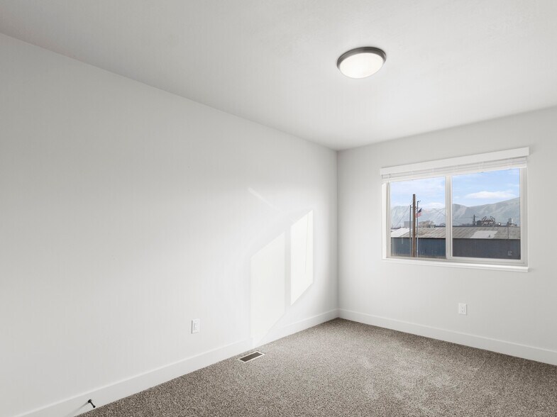 Building Photo - 38 S 480 W